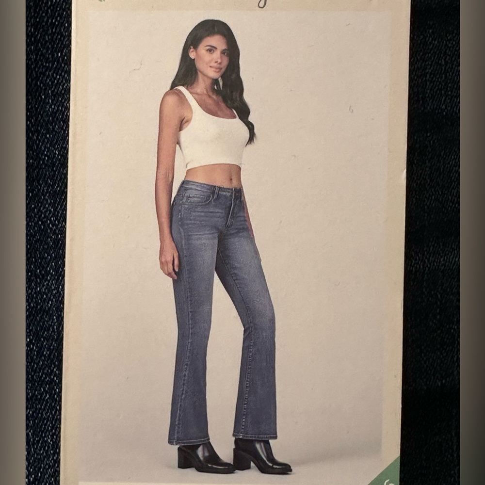 Women's blue Bootcut Jeans Mid Rise Curvy Fit Flare Leg jeans , size 15/32